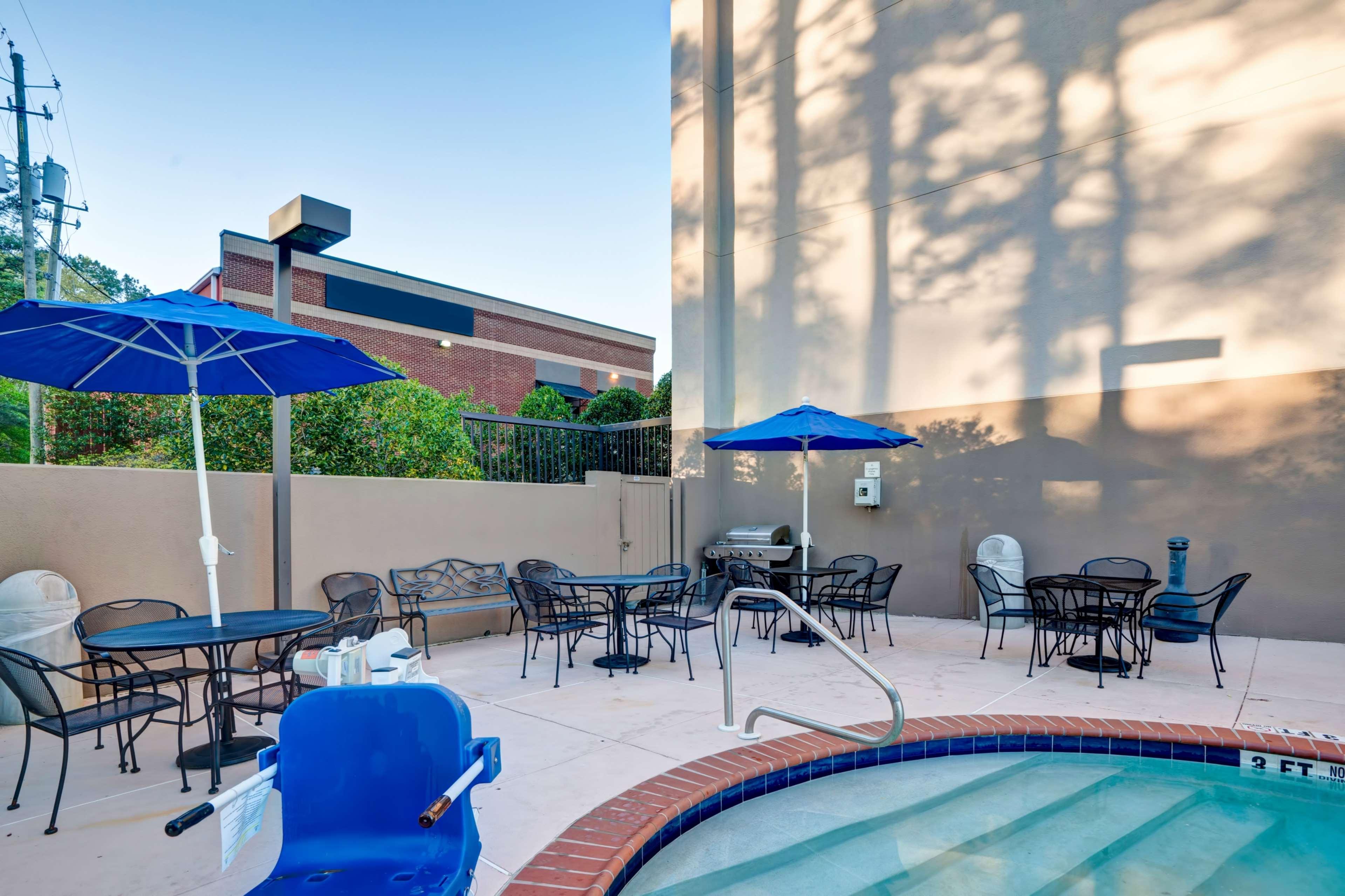Hampton Inn Birmingham/Mountain Brook Екстер'єр фото