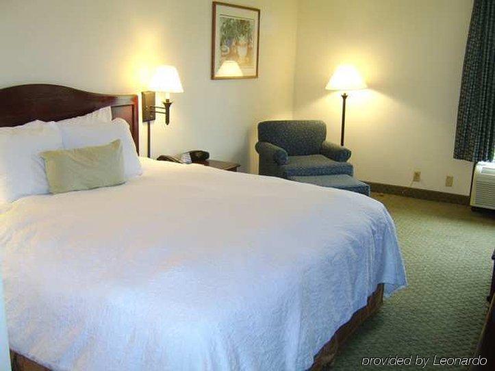 Hampton Inn Birmingham/Mountain Brook Номер фото