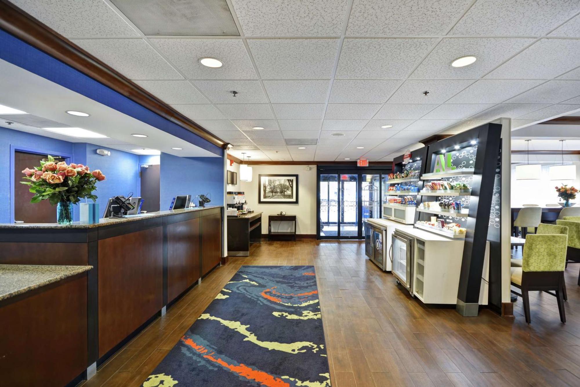 Hampton Inn Birmingham/Mountain Brook Екстер'єр фото